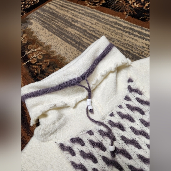 Sweater - Picture 7 of 9